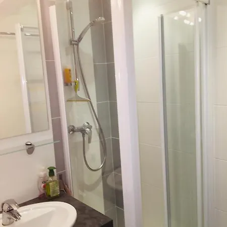 Apartment Studio Cabine Ensoleille En Plein Centre Dans Avec Piscine Sainte-Maxime